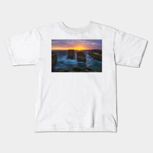 The Island Archway, Loch Ard Gorge region, Port Campbell National Park, Victoria, Australia Kids T-Shirt